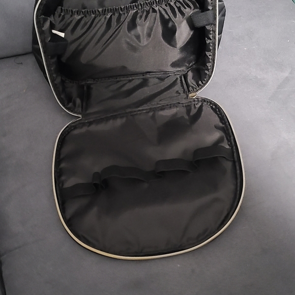 Makeup bag - Picture 2 of 3